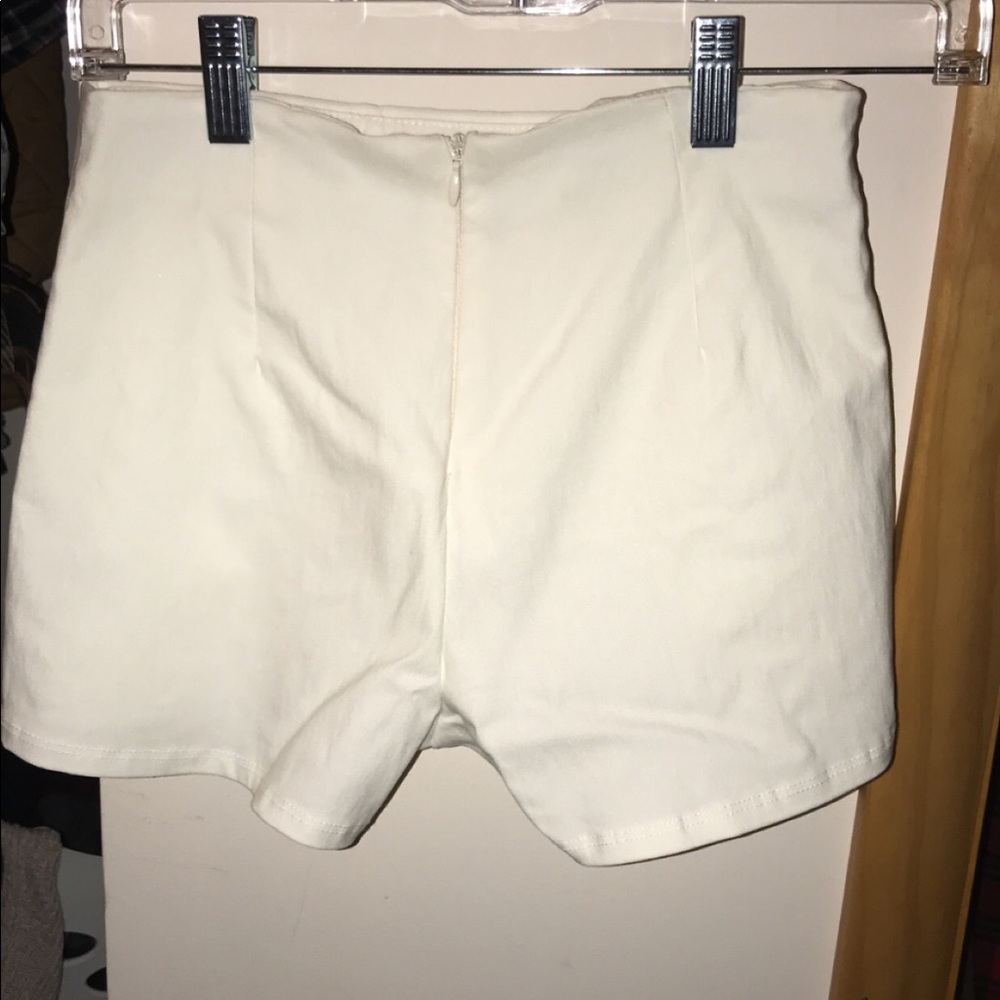 White skort - Picture 2 of 2